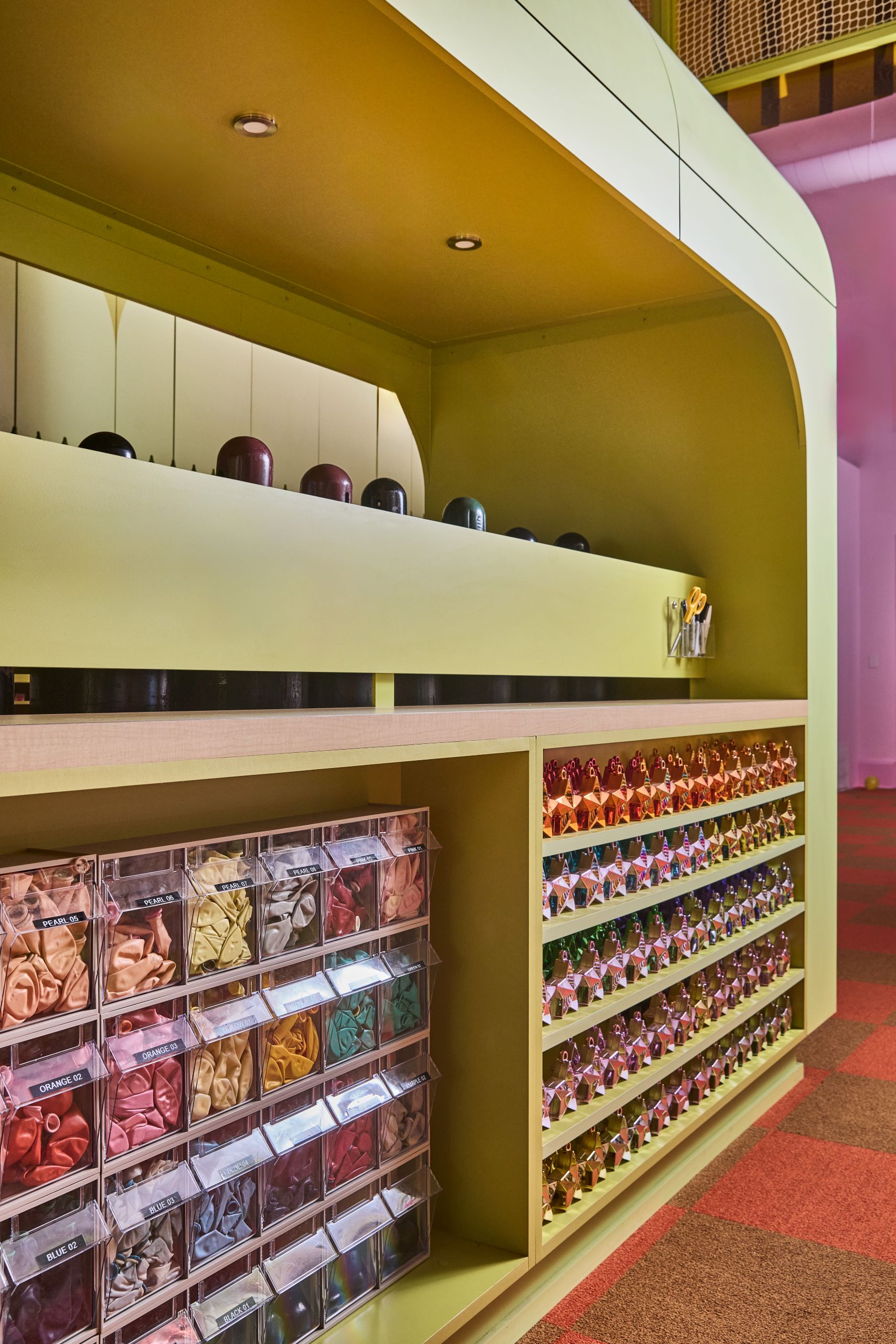 LUFT BALLOONS Chicago flagship interior featuring Abet Laminati Print HPL decorative laminates in 1850, 441, and 1823 Sei Finish, millwork detail.